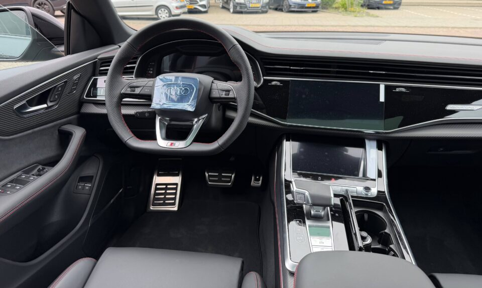 audi q8 10