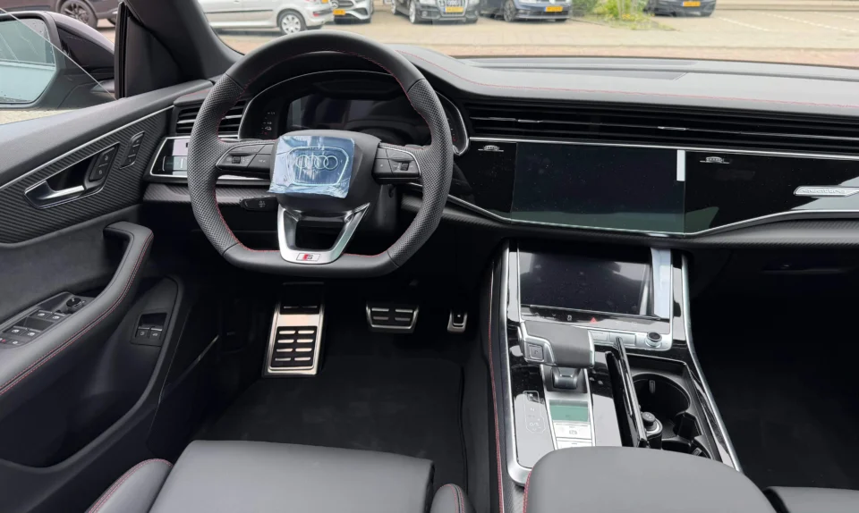 audi q8 10