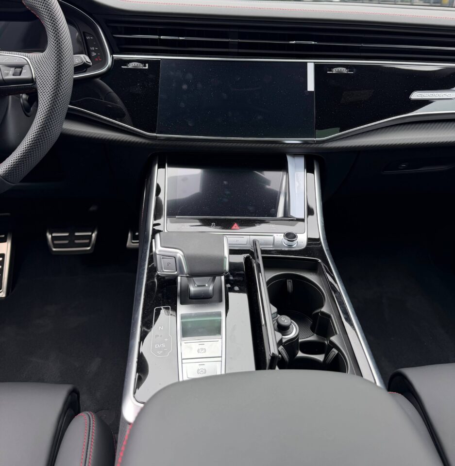 audi q8 11