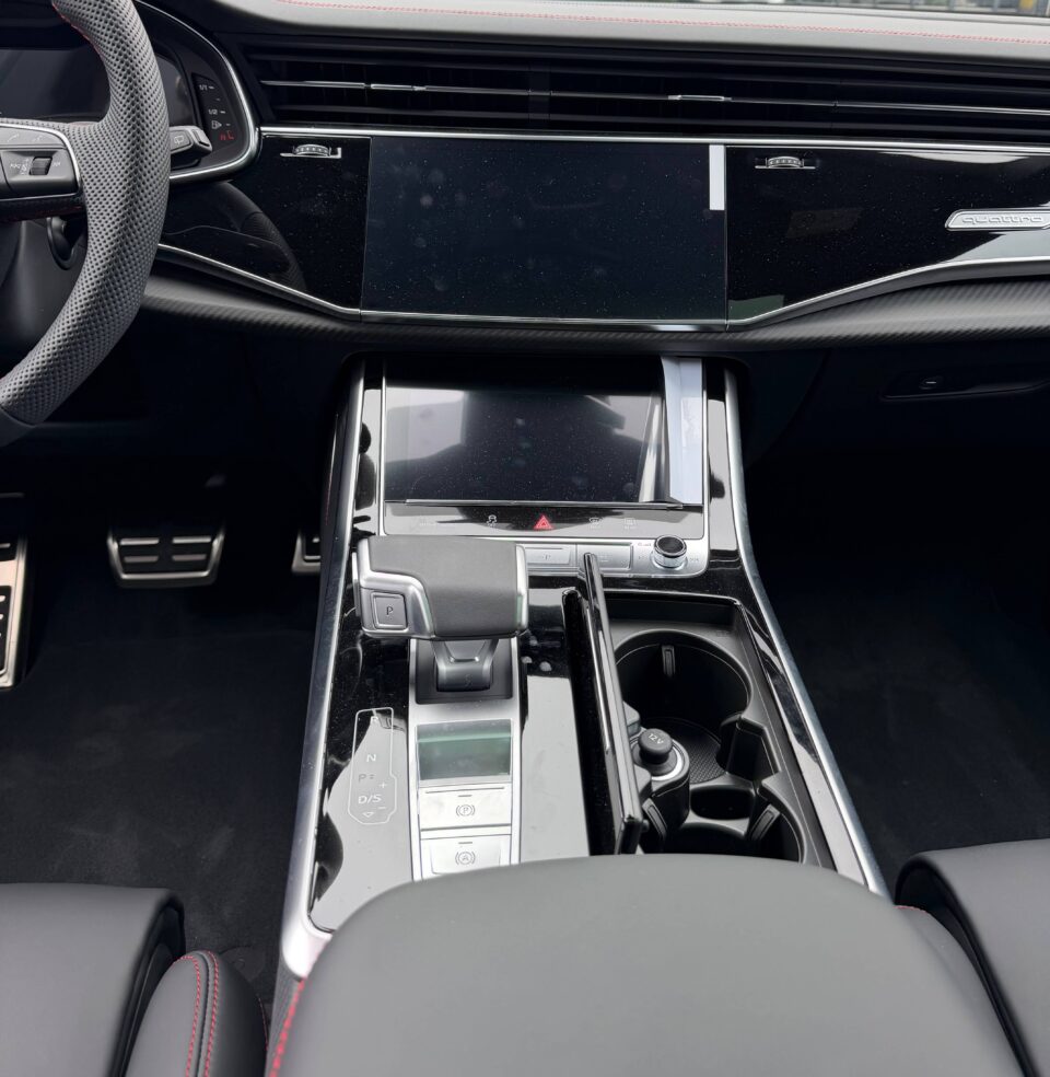 audi q8 11