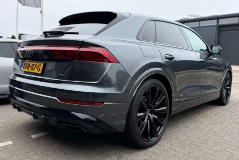 audi q8 16