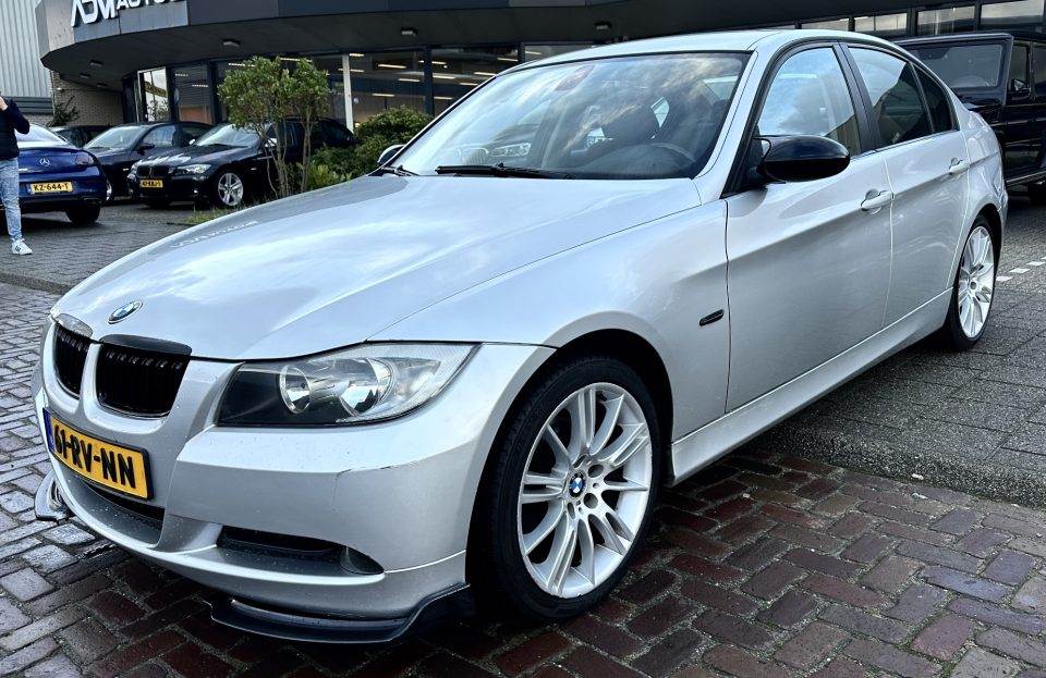 BMW 3-Serie 318i Dynamic executive