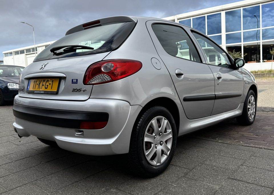 peugeot 206+ 8