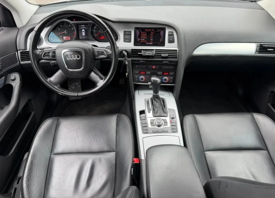 Audi A6 Avant 2.0 TFSI Pro Line 2010 volledig instrumentenpaneel met digitale displays en bedieningselementen