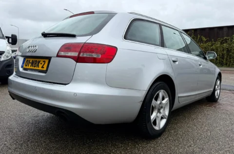 Audi A6 Avant 2.0 TFSI Pro Line 2010, aanzicht van rechts achterkant