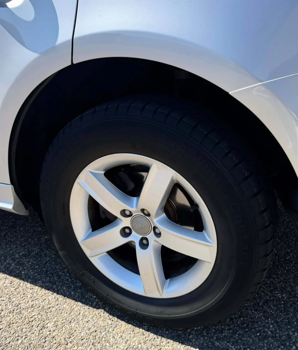 Audi Q5 2.0 TFSI quattro Pro Line 2011 wiel met Audi velg en banden
