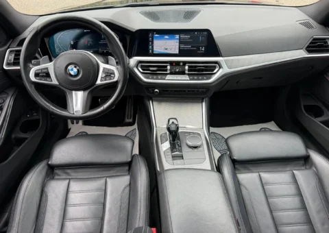 BMW 3-Serie Touring 330e High Executive M-Pakket 2021 volledig instrumentenpaneel met digitale displays en bedieningselementen