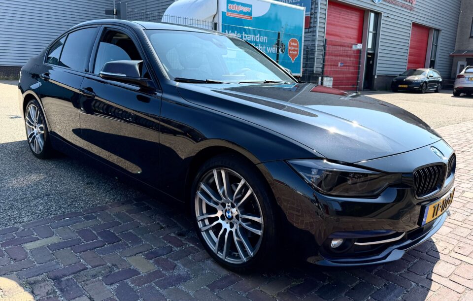 bmw330 4