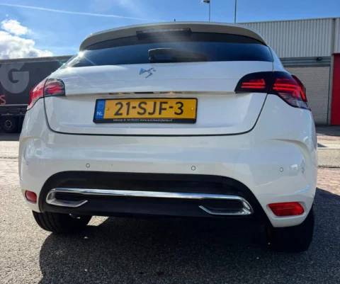 Rear view of Citroën DS4 1.6 THP So Chic 2011