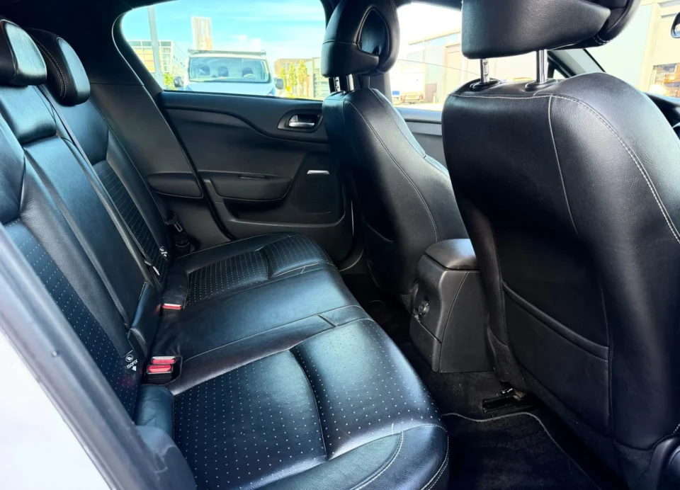 Rear seats of Citroën DS4 1.6 THP So Chic 2011
