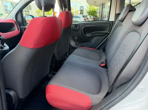 Fiat Panda 0.9 TwinAir Lounge 2015 achterbank zitplaatsen met ruime beenruimte