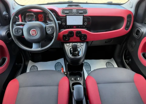 Fiat Panda 0.9 TwinAir Lounge 2015 volledig instrumentenpaneel met digitale displays en bedieningselementen