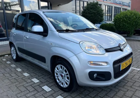 Fiat Panda 0.9 TwinAir Lounge 2015, aanzicht van rechts voorkant