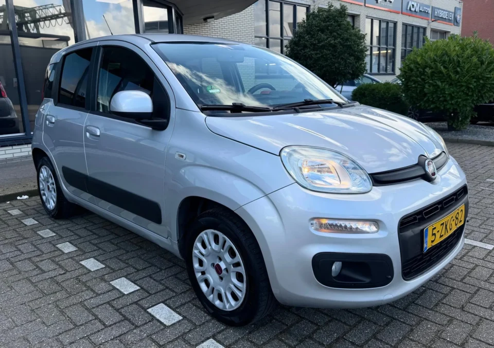 Fiat Panda 0.9 TwinAir Lounge 2015, aanzicht van rechts voorkant