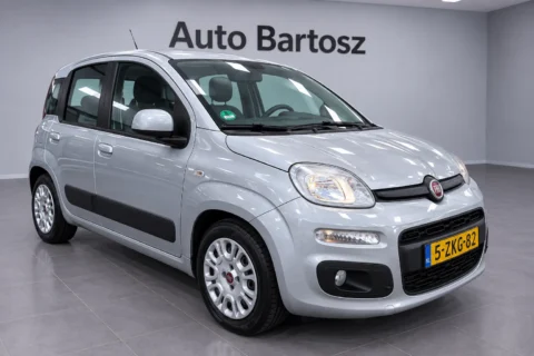 Fiat Panda 0.9 TwinAir Lounge 2015, volledig voertuig in showroom zichtbaar