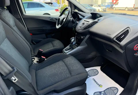 Ford B-Max 1.6 TI-VCT Style 2013 instrumentenpaneel gefotografeerd door het raam aan de passagiers kant, binnenaanzicht