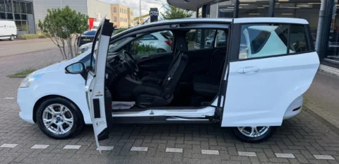 Ford B-Max 1.6 TI-VCT Style 2013 met alle deuren en schuifdeur geopend, interieur zichtbaar