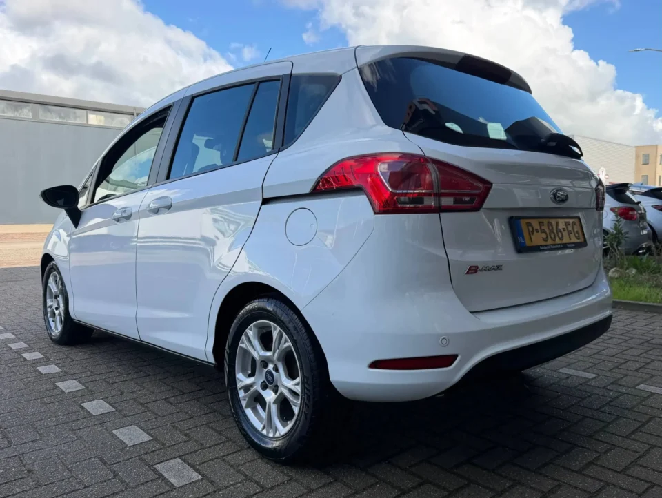 Ford B-Max 1.6 TI-VCT Style 2013, aanzicht van links achterkant