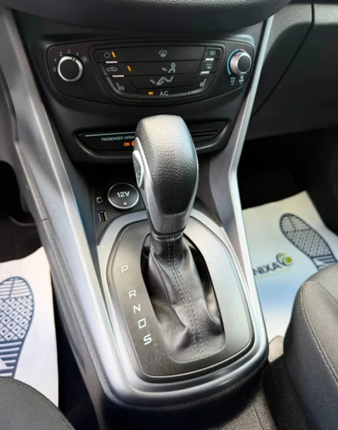 Ford B-Max 1.6 TI-VCT Style 2013 middenconsole met bedieningselementen en opbergvakken