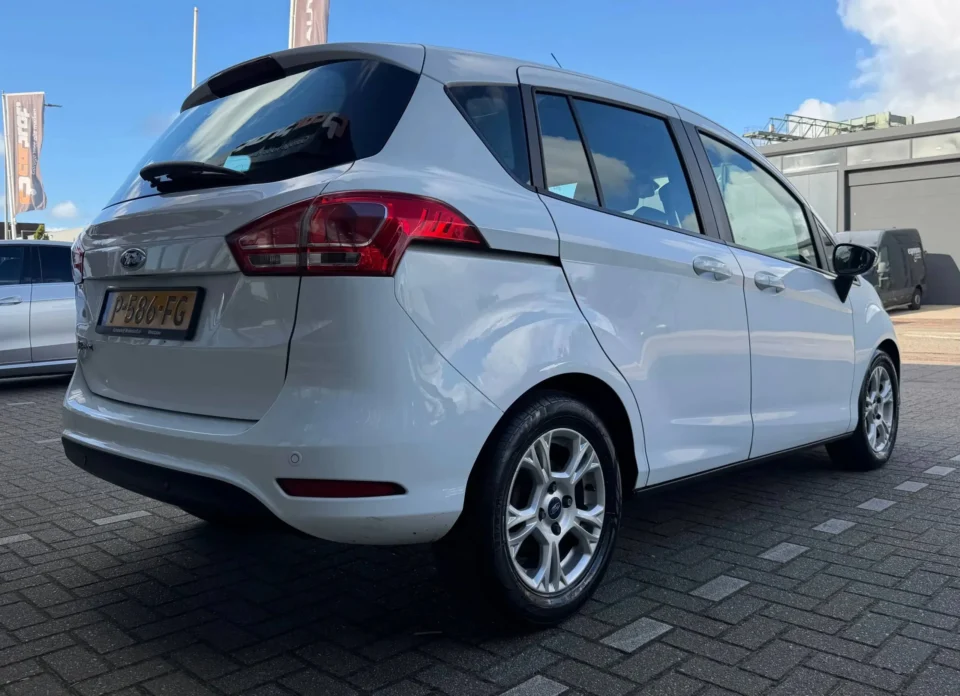 Ford B-Max 1.6 TI-VCT Style 2013, aanzicht van rechts achterkant