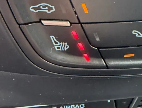 Ford B-Max 1.6 TI-VCT Style 2013 stoelverwarmingknop en interieur details