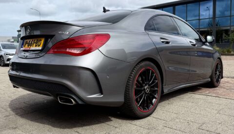 Mercedes CLA 250 4MATIC AMG LINE 2013, aanzicht van rechts achterkant