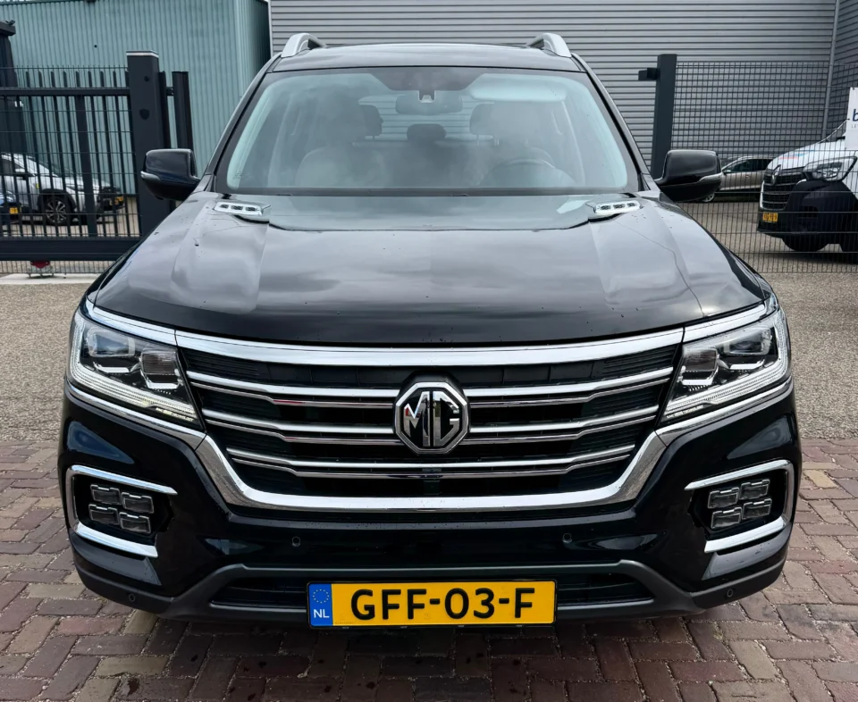 MG RX8 2.0T 4WD Luxury 7 Persoons 2022, frontaal aanzicht van voor