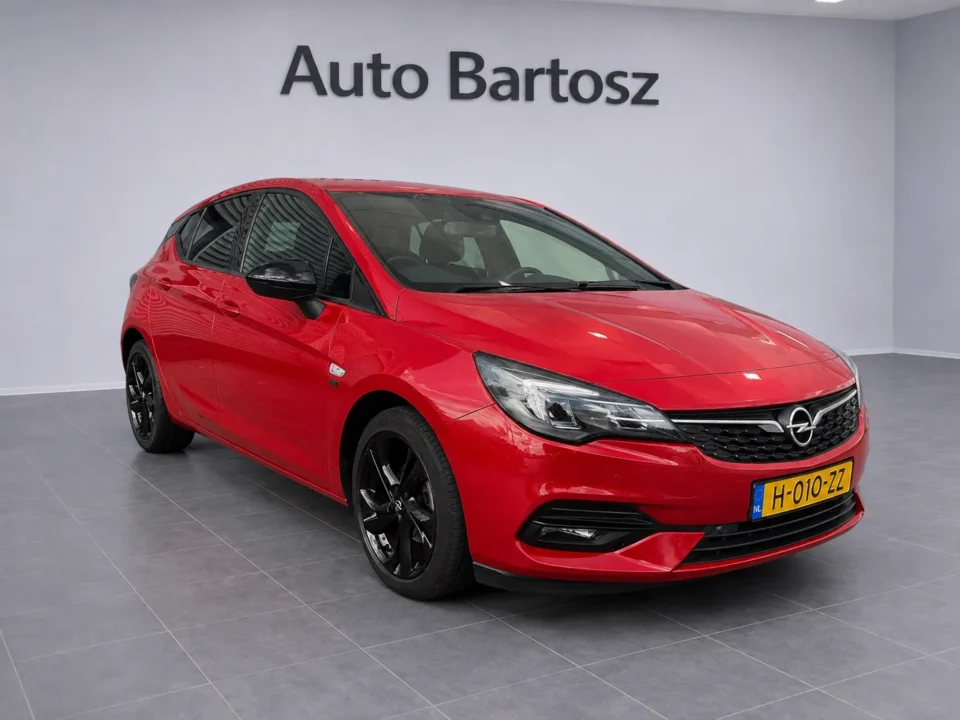 Opel Astra 1.2 Edition 2020, volledig voertuig in showroom zichtbaar