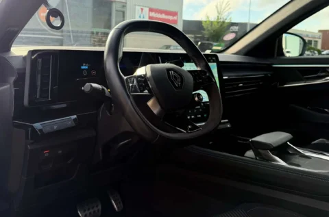 Dashboard view from driver's side of Renault Austral 1.2 E-Tech full hybrid 200 techno esprit Alpine 2024