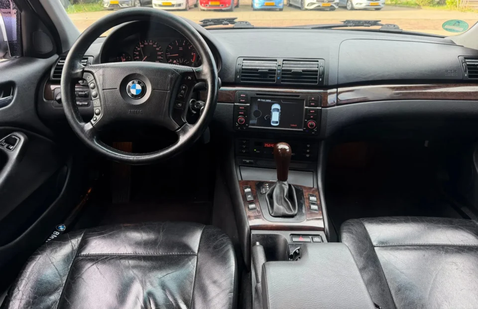 Volledig dashboard van Renault Austral 1.2 E-Tech full hybrid 200 techno esprit Alpine 2024