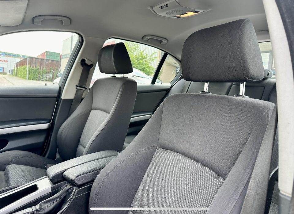 BMW 3-Serie 318i Dynamic executive